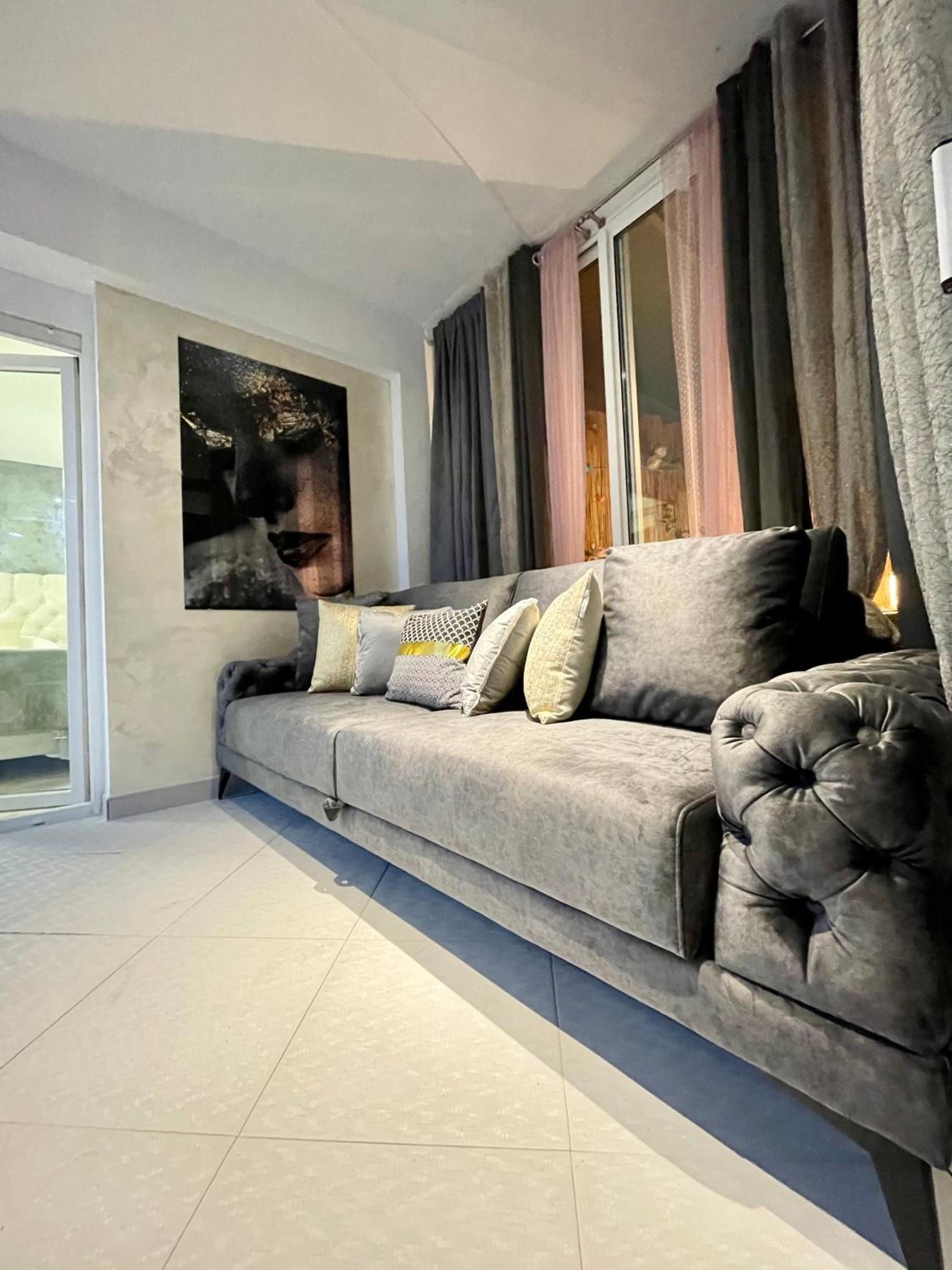 Beachfront Apartment Romilda Makarska Bagian luar foto