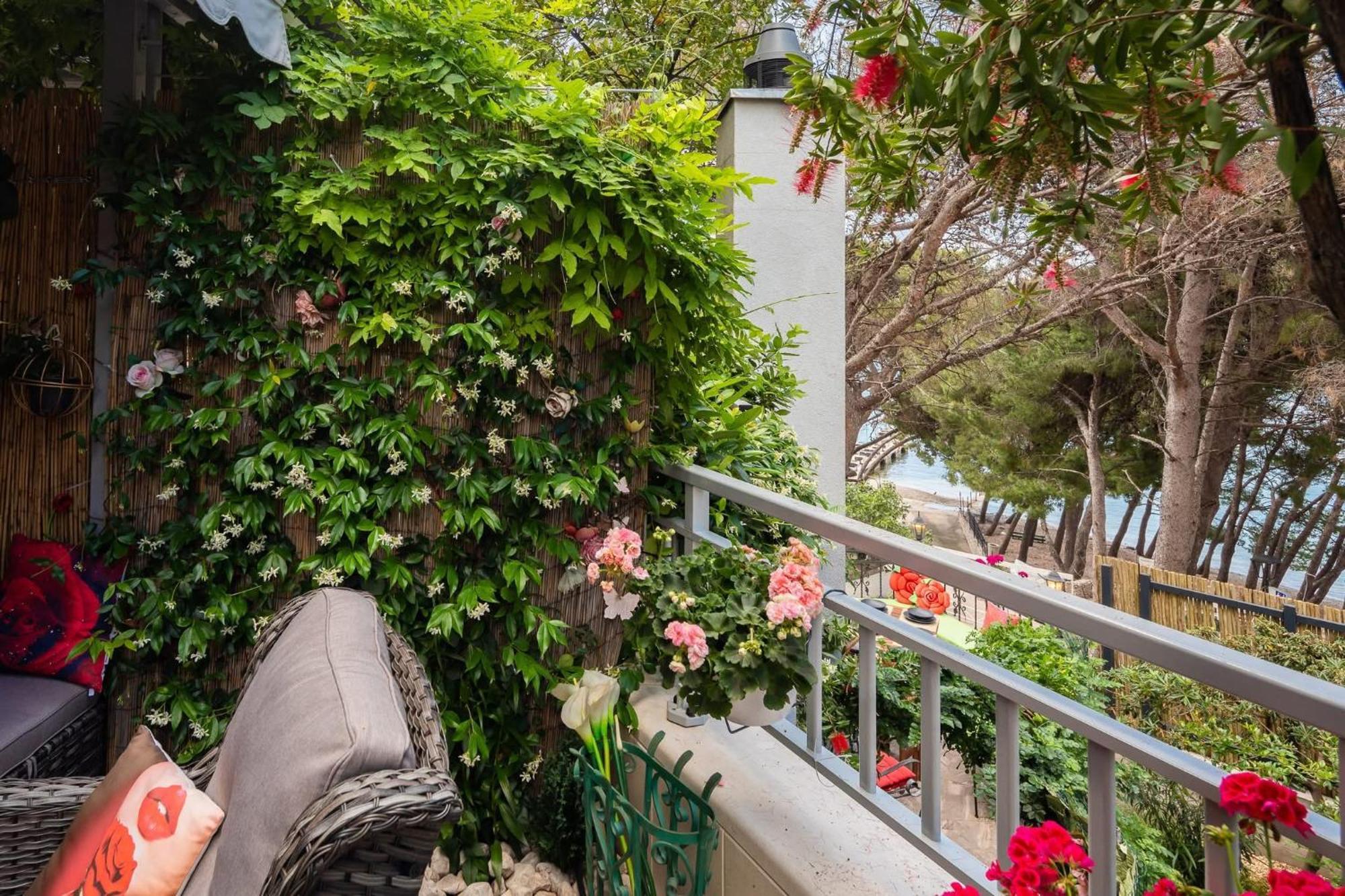 Beachfront Apartment Romilda Makarska Bagian luar foto
