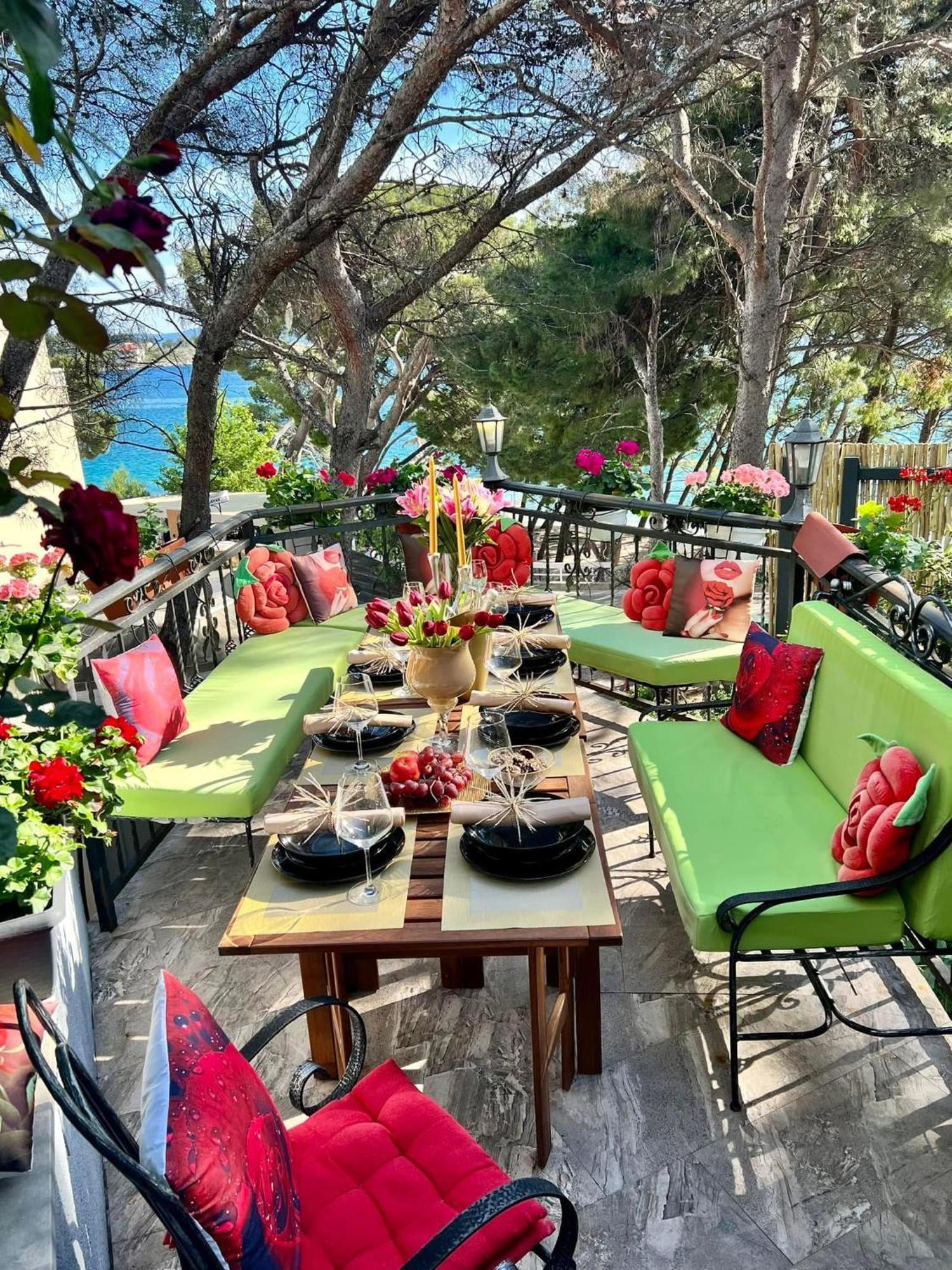 Beachfront Apartment Romilda Makarska Bagian luar foto