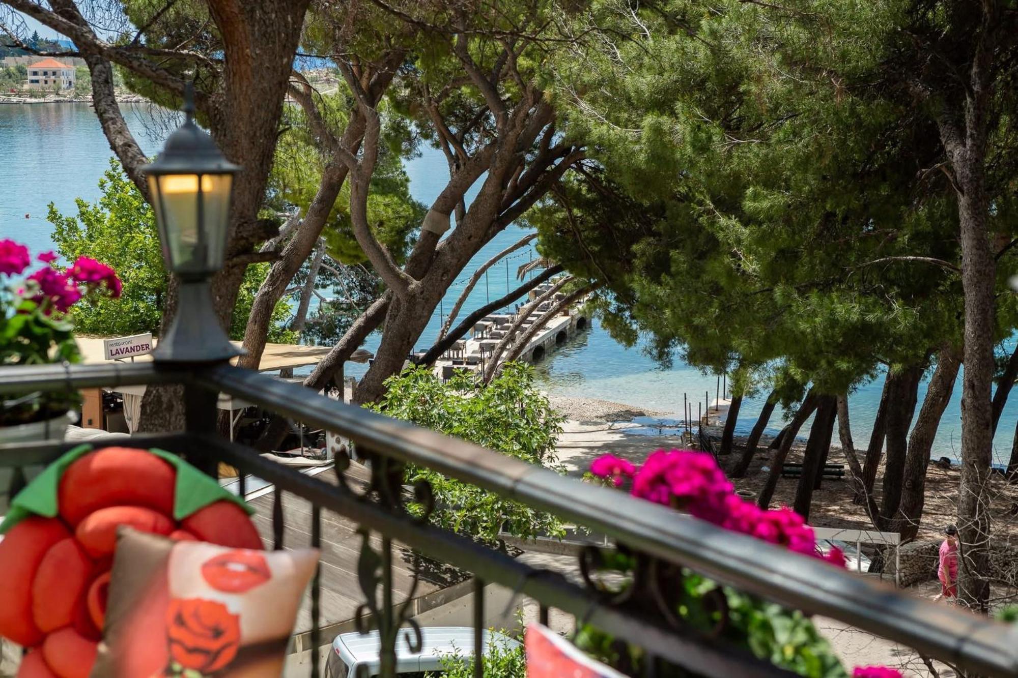 Beachfront Apartment Romilda Makarska Bagian luar foto