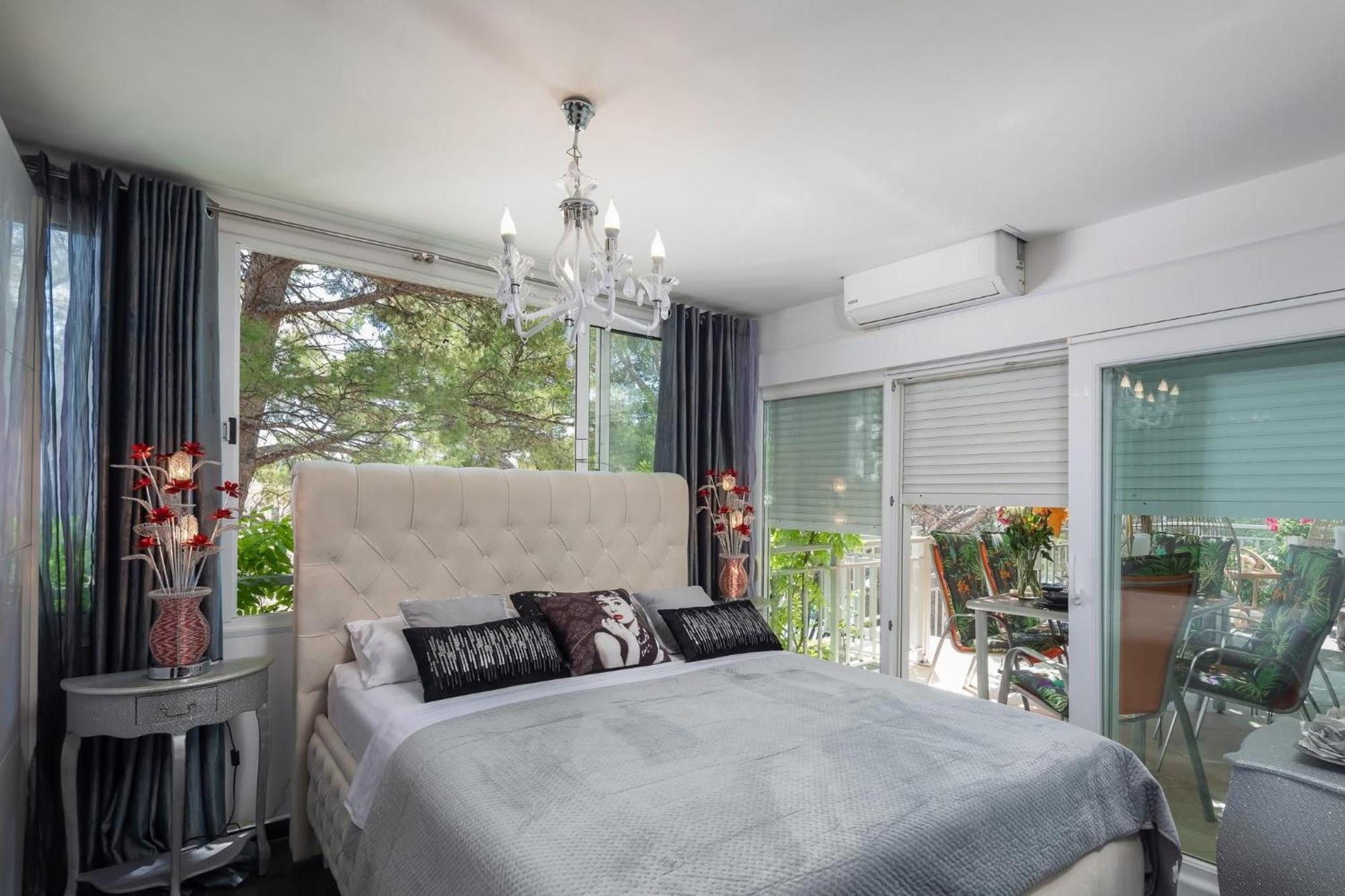 Beachfront Apartment Romilda Makarska Bagian luar foto